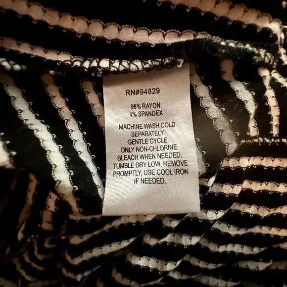 Short sleeve top - Picture 3 of 7